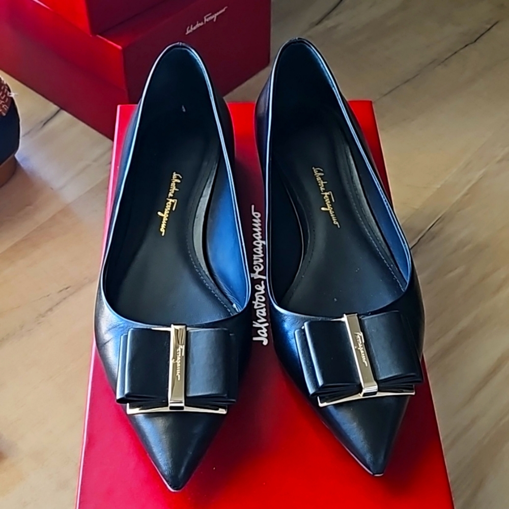 Salvatore Ferragamo Zeri Flat 38 B